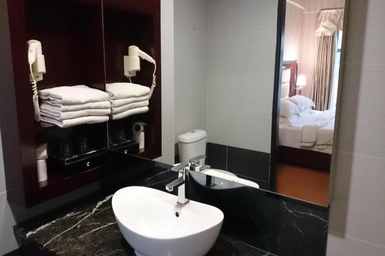 Pariss Hotel Johor Bahru Buitenkant foto