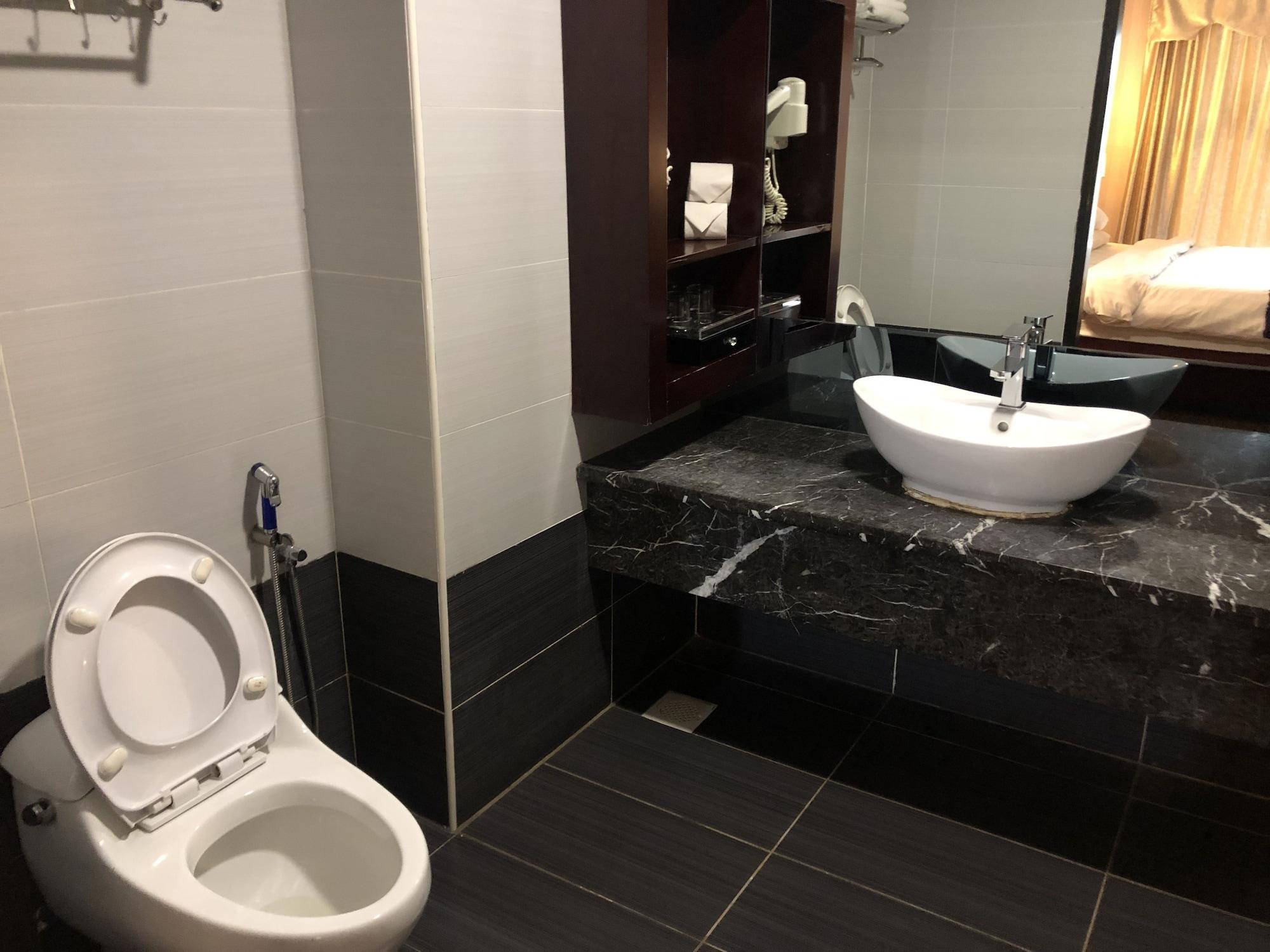Pariss Hotel Johor Bahru Buitenkant foto