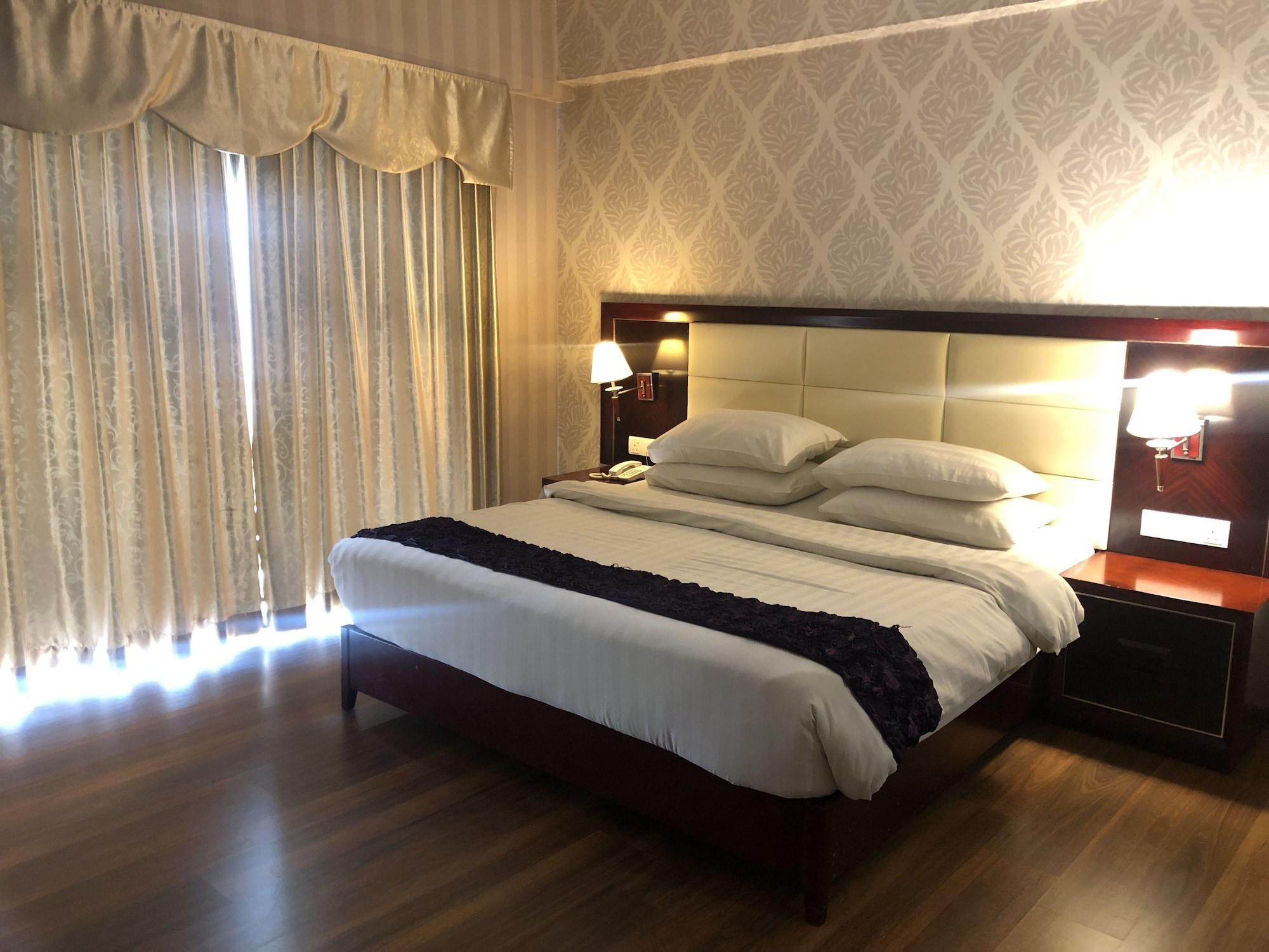 Pariss Hotel Johor Bahru Buitenkant foto