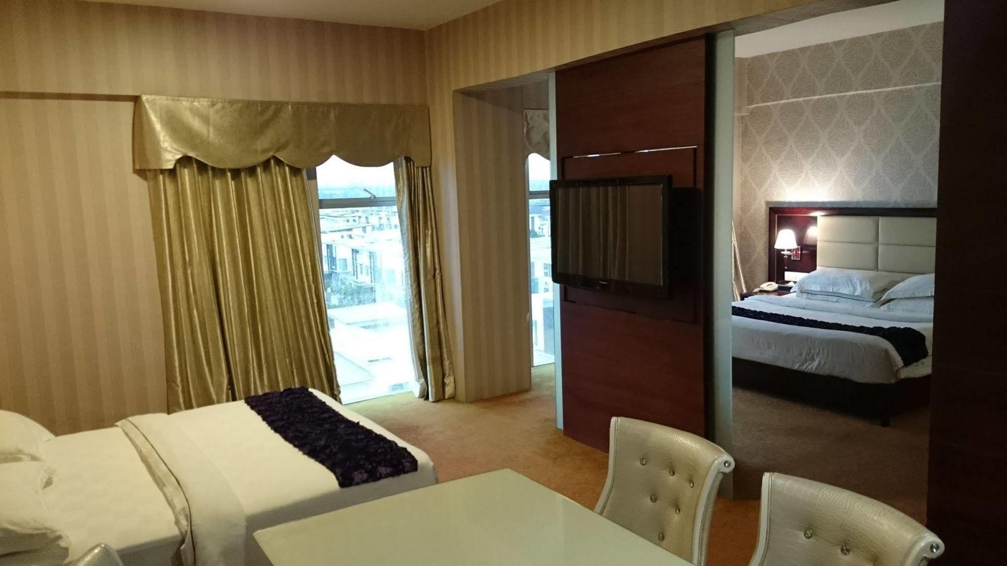 Pariss Hotel Johor Bahru Buitenkant foto