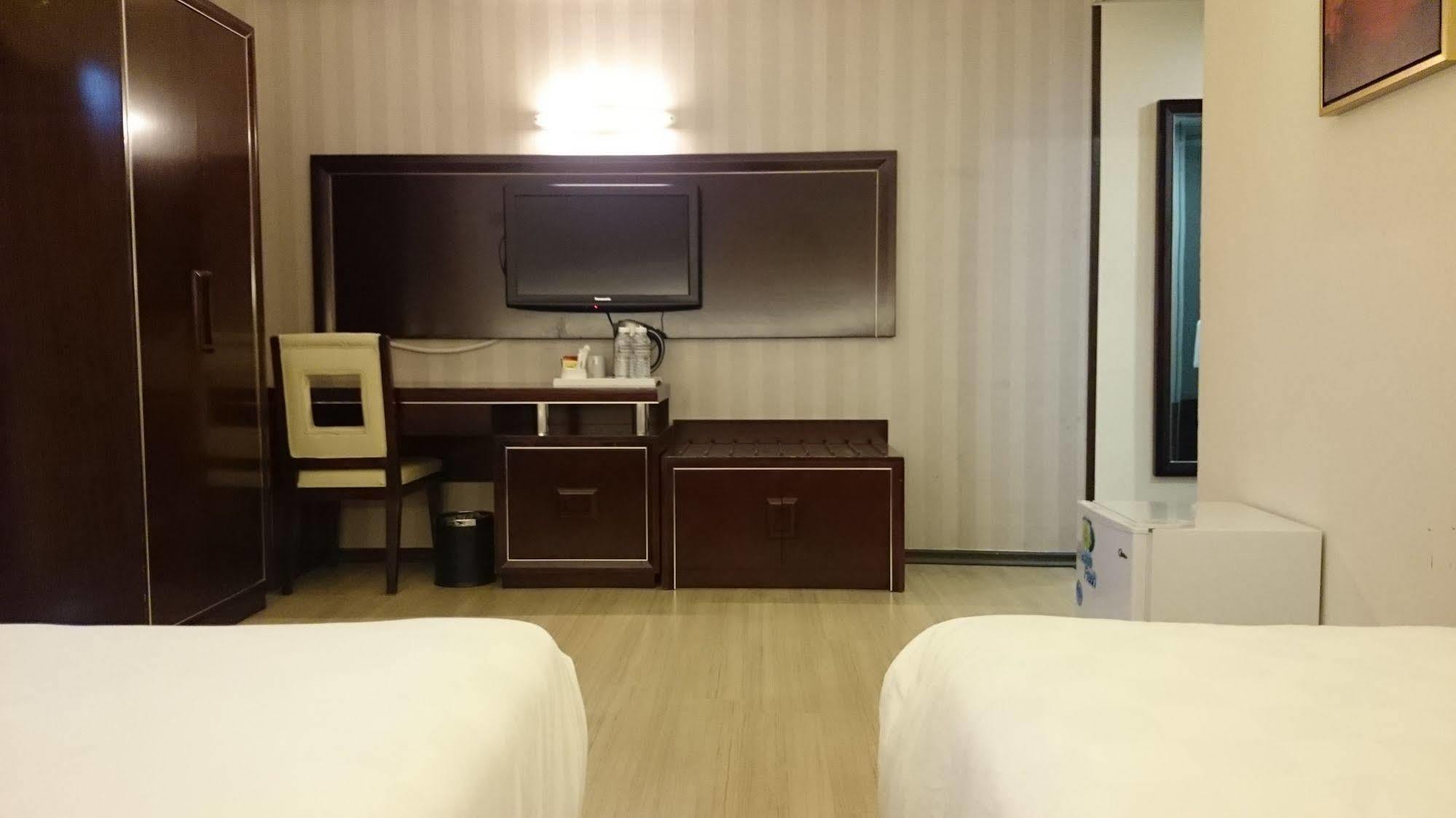 Pariss Hotel Johor Bahru Buitenkant foto