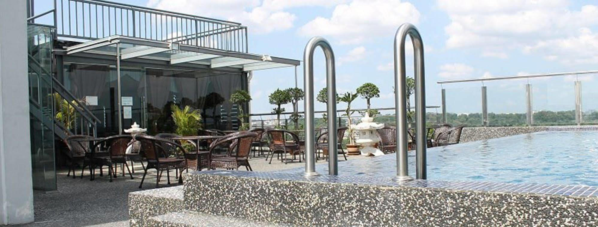 Pariss Hotel Johor Bahru Buitenkant foto